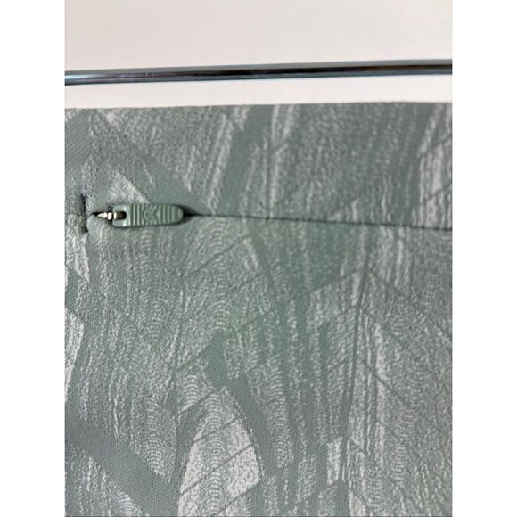 Lululemon NWT Swift Speed High Rise Short 8’ In Teal Size 4 - Picture 4 of 8